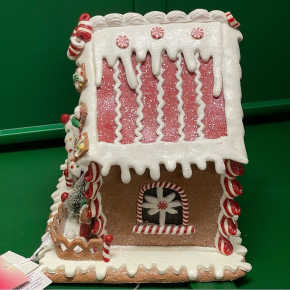 Gingerbread House - Picture 7 of 10
